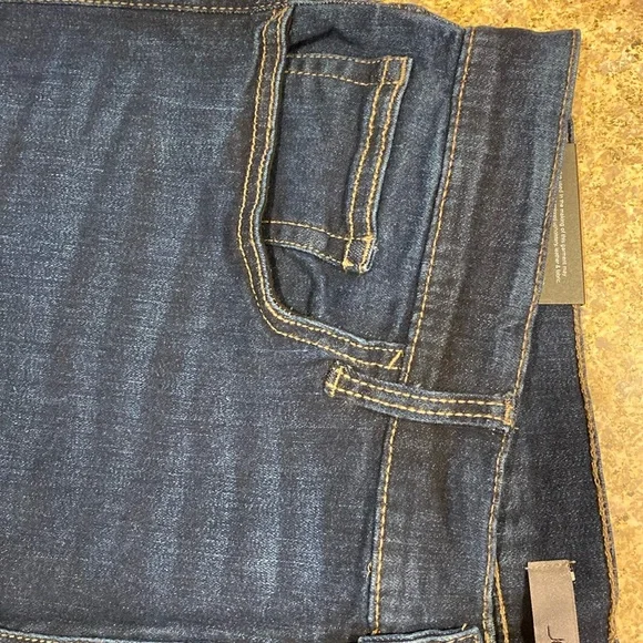 NWT Joe’s Jeans The Brixton Straight + Narrow Size 34